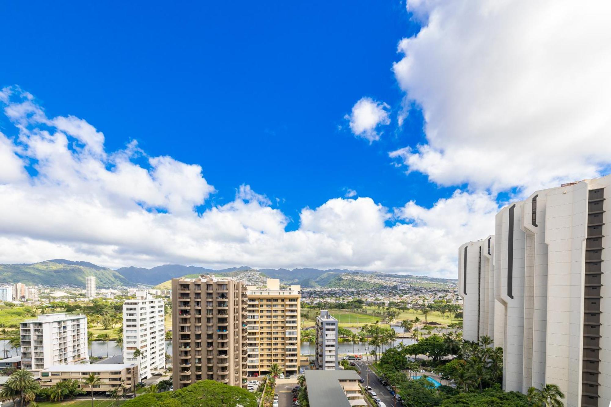 Mountain View Getaway, Free Parking And Beach Steps Away 호놀룰루 외부 사진
